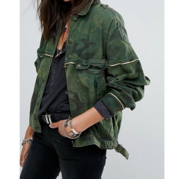 Free People Jackets & Blazers - Free People Slouchy Camo Jacket Size Small